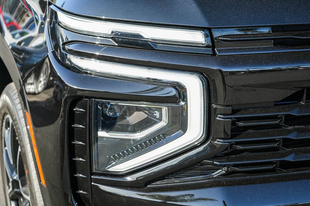 Used 2025 Chevrolet Suburban RST AWD/4WD image 8