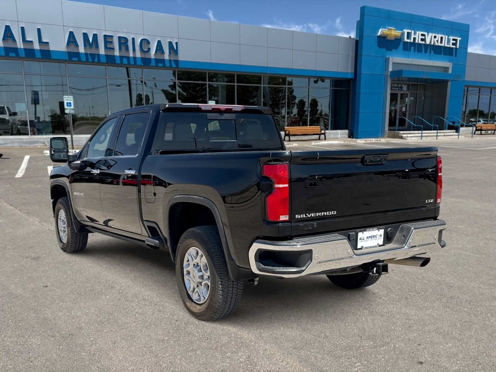 Used 2024 Chevrolet Silverado 3500 LTZ w/ LTZ Convenience Package AWD/4WD image 6