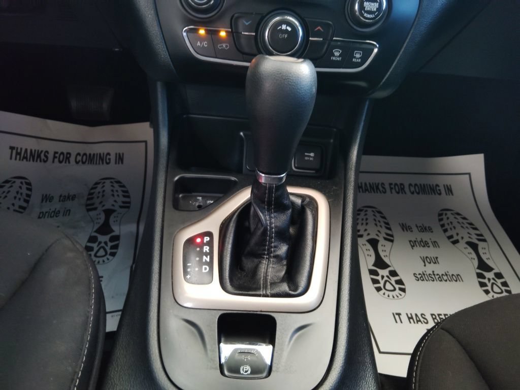 Used 2016 Jeep Cherokee Latitude w/ Comfort & Sound Group FWD image 24