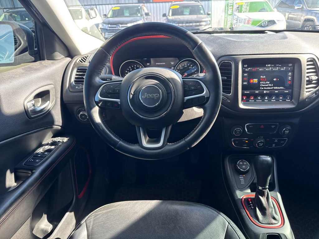 Used 2017 Jeep Compass Trailhawk w/ Leather Interior Group AWD/4WD image 13