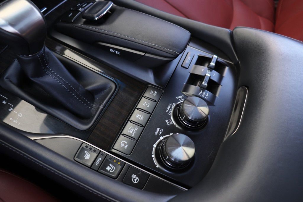 Used 2019 Lexus LX 570 4WD w/ Luxury Package image 60