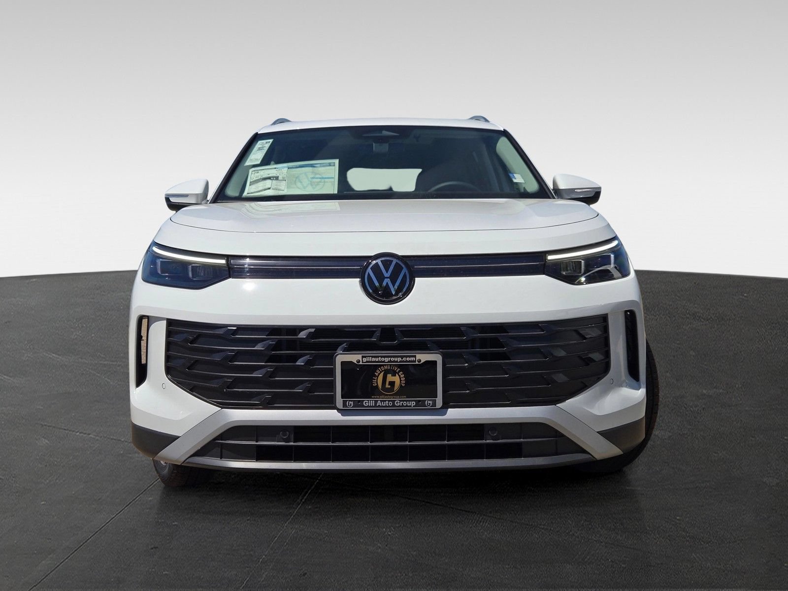 New 2026 Volkswagen Tiguan SE FWD image 2
