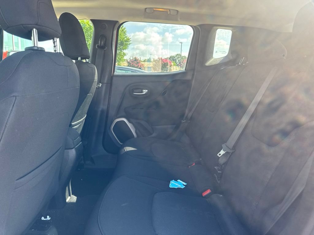 Used 2016 Jeep Renegade Latitude FWD image 12