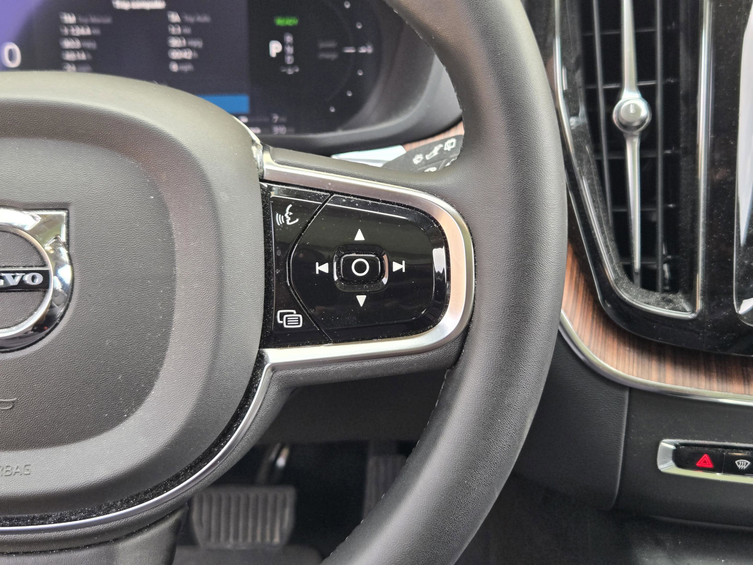 Used 2024 Volvo XC60 T8 Ultimate w/ Climate Package AWD/4WD image 25