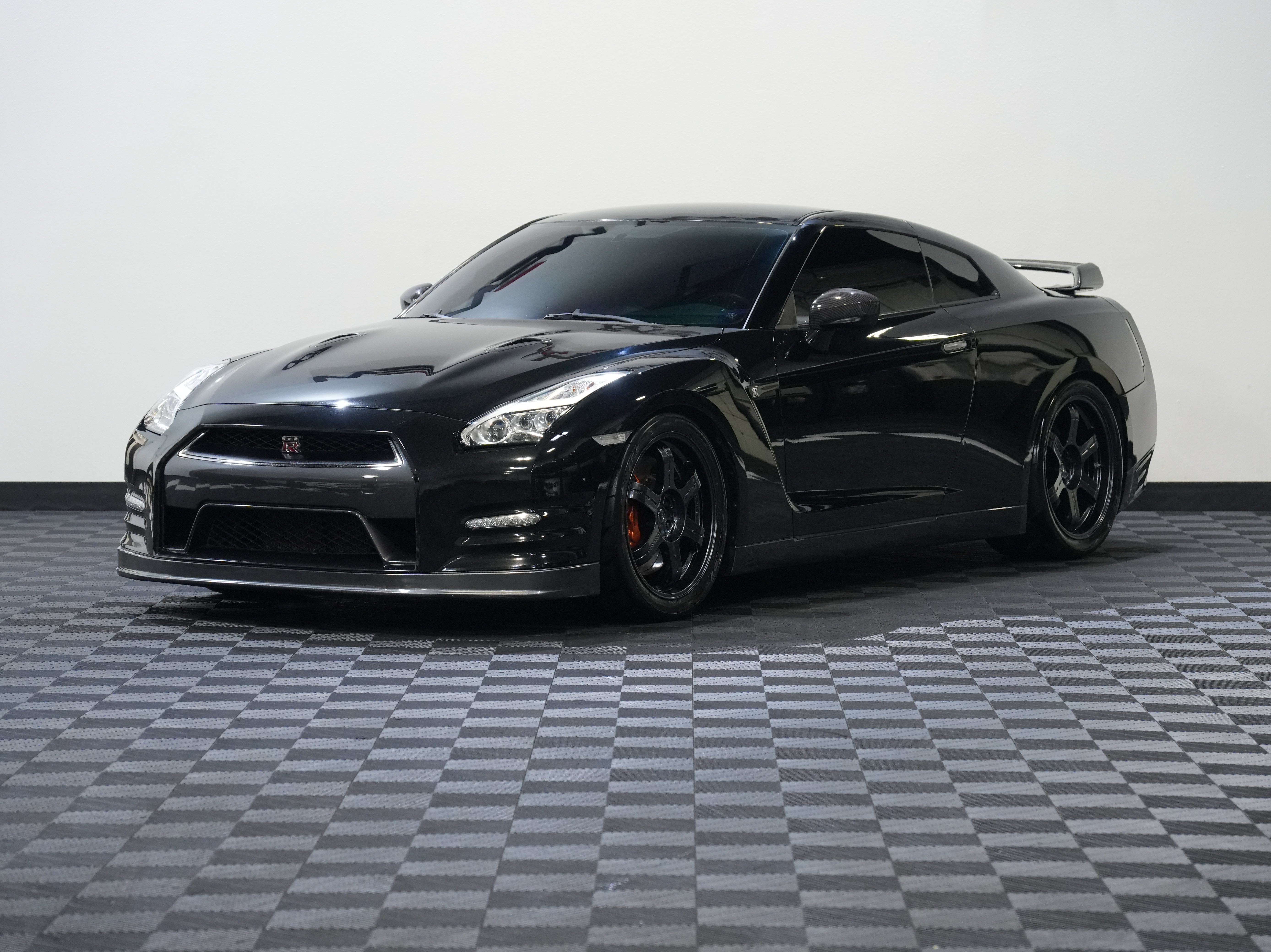 Used 2015 Nissan GT-R Black Edition AWD/4WD image 3