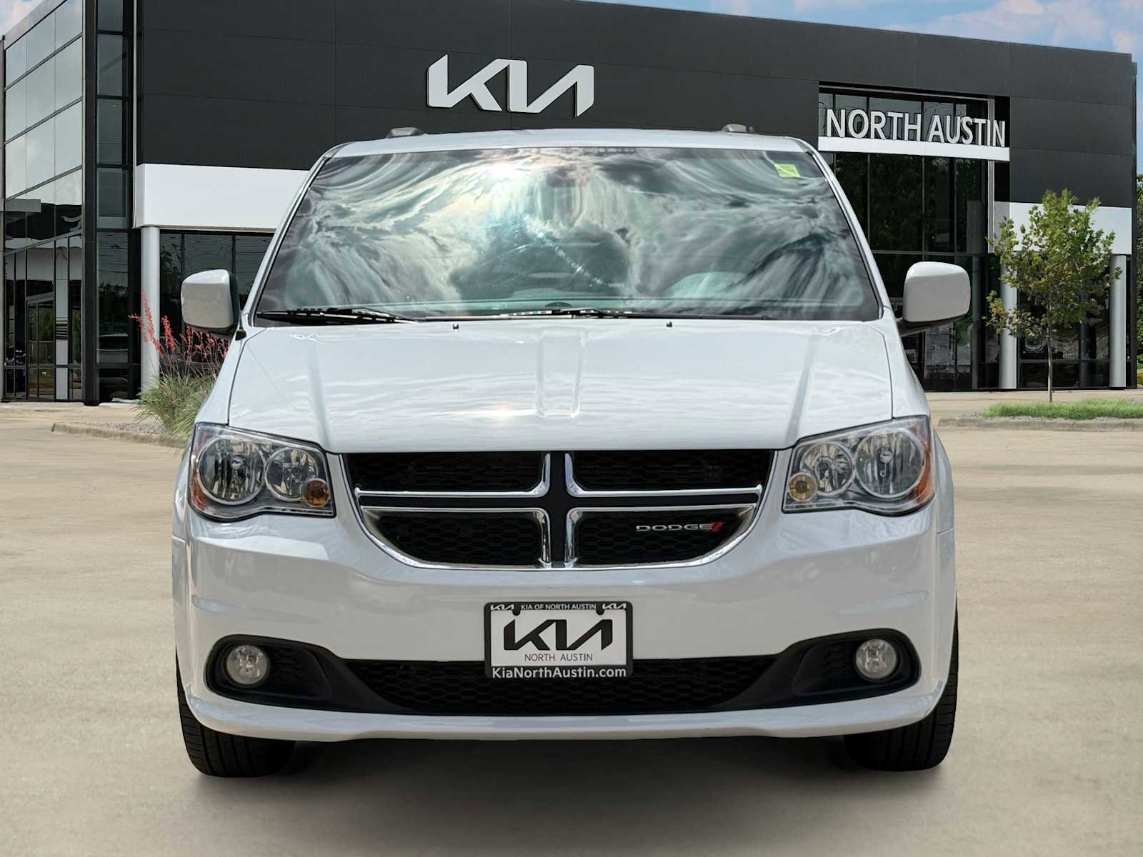 Used 2019 Dodge Grand Caravan SXT FWD image 4