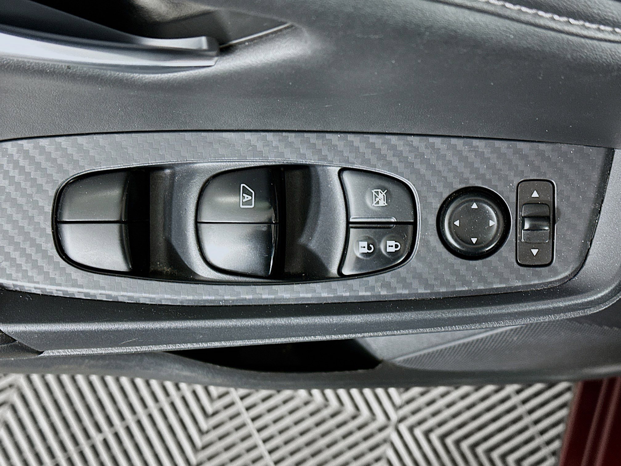 Used 2024 Nissan Sentra SV FWD image 15