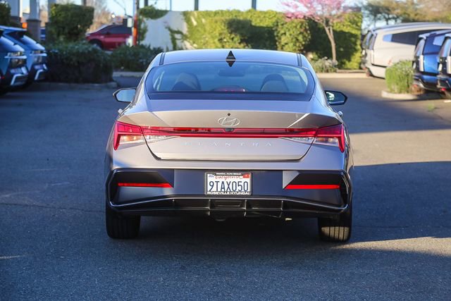 Certified 2025 Hyundai Elantra SEL image 4