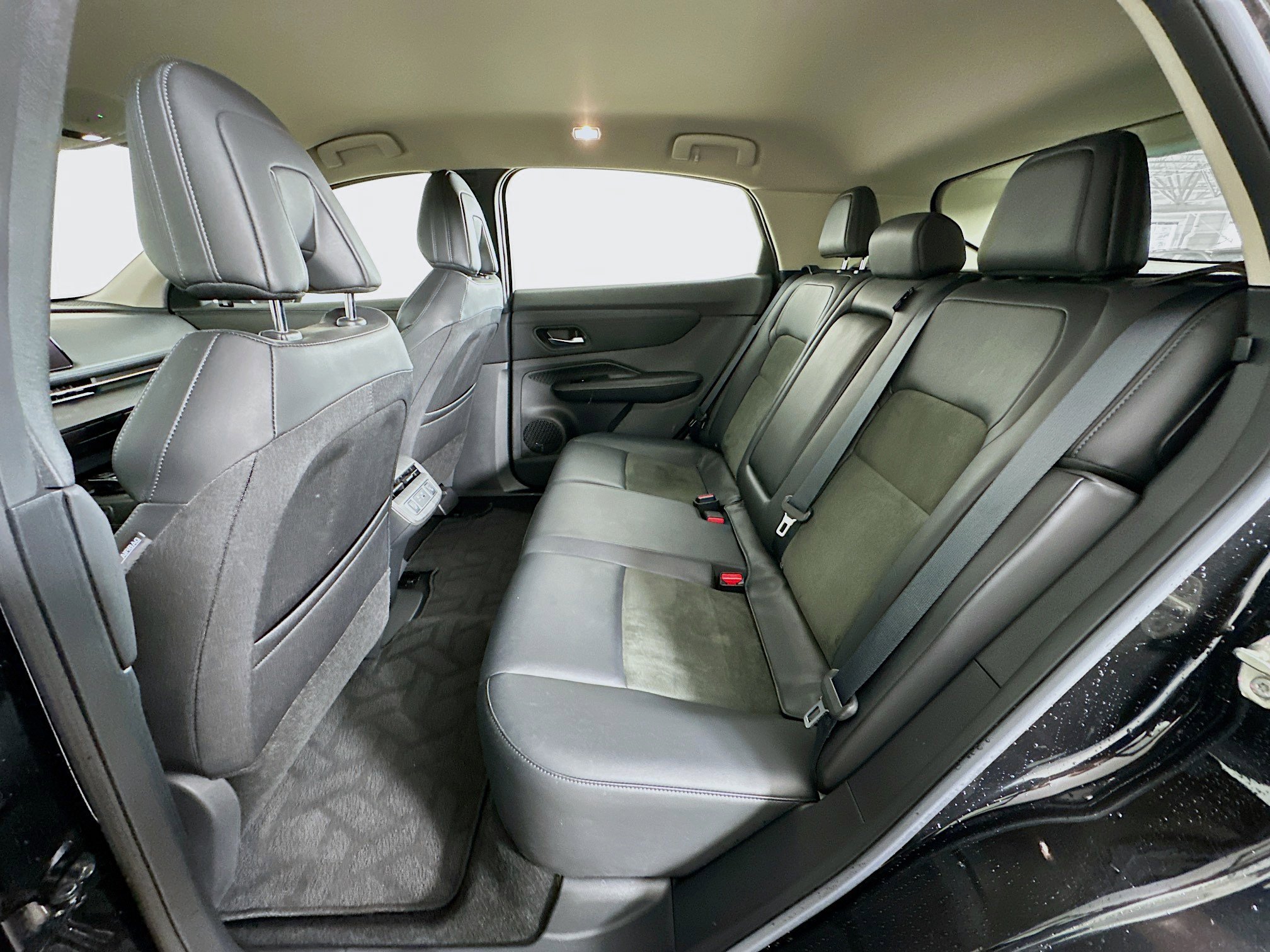 Used 2023 Nissan Ariya FWD image 27