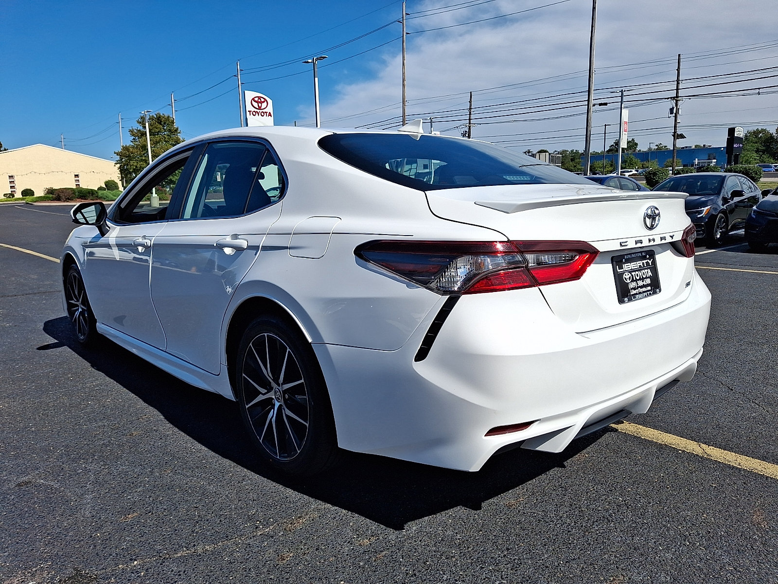 Used 2024 Toyota Camry SE FWD image 5