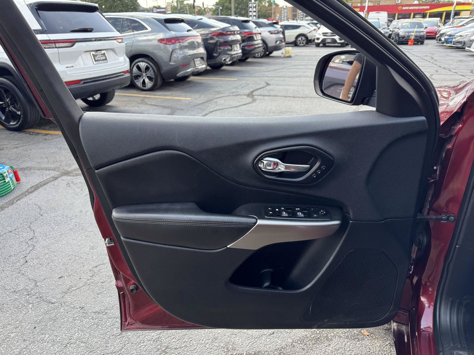Used 2019 Jeep Cherokee High Altitude AWD/4WD image 18