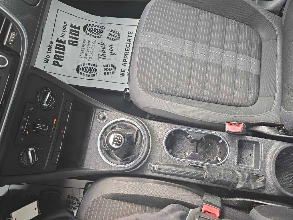 Used 2012 Volkswagen Beetle 2.0T image 17