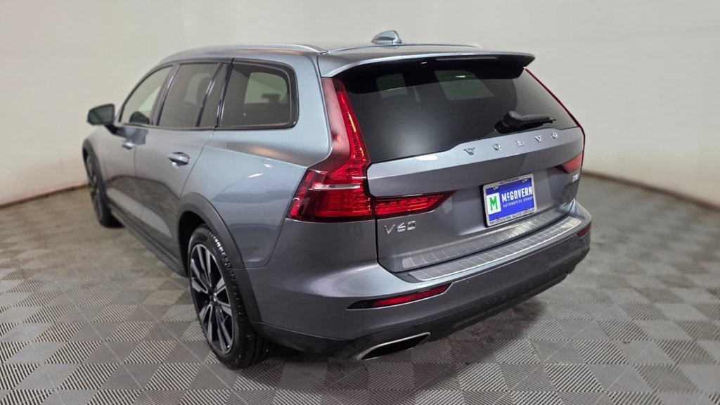 Used 2021 Volvo V60 T5 Cross Country w/ Climate Package image 4