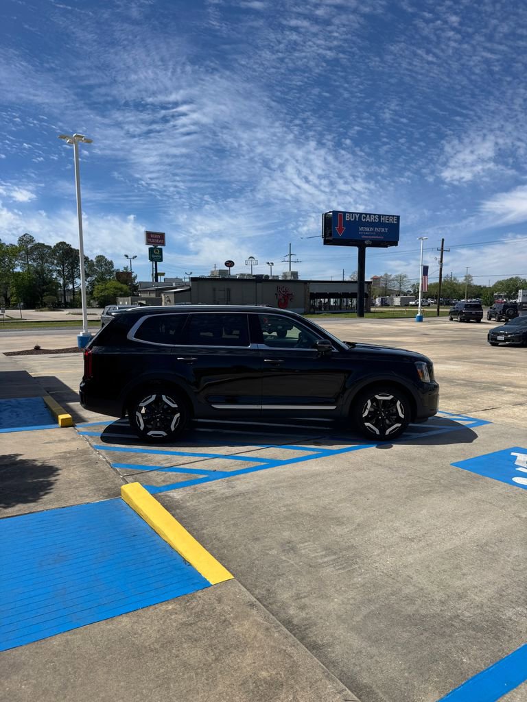 Used 2025 Kia Telluride S image 4