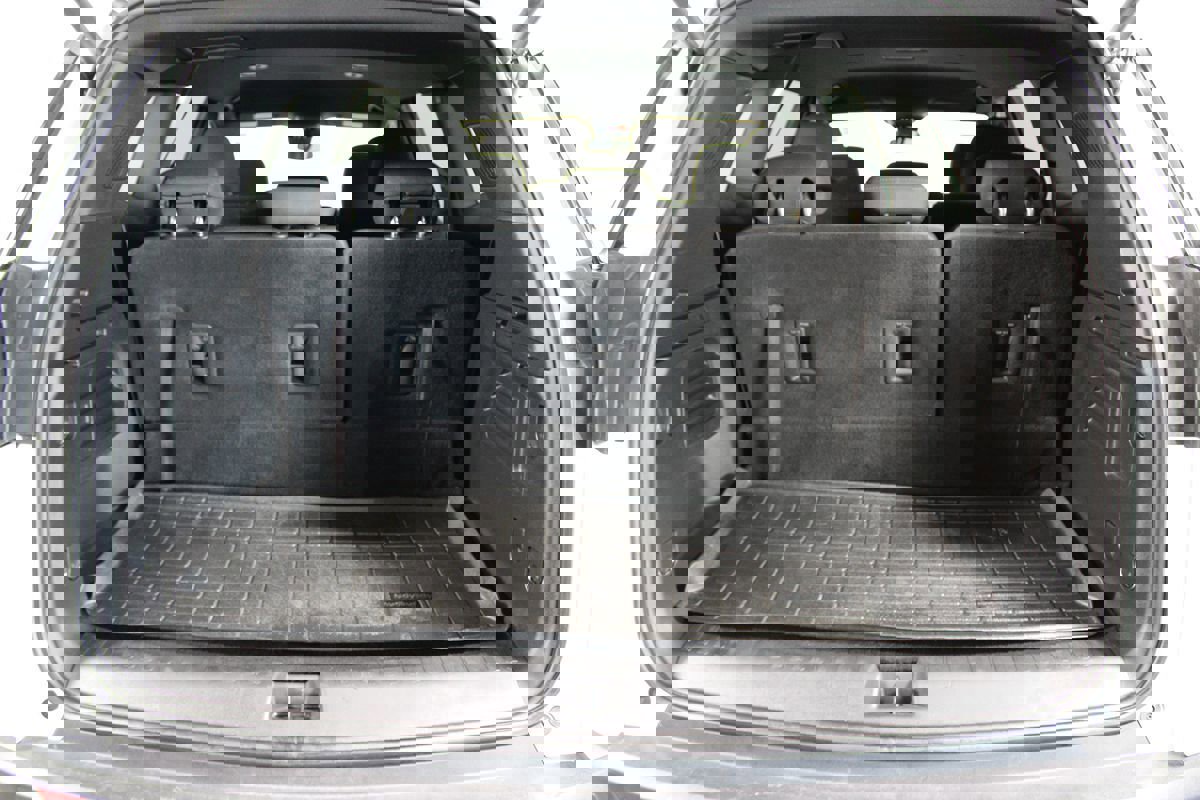 Used 2025 GMC Acadia Elevation image 32