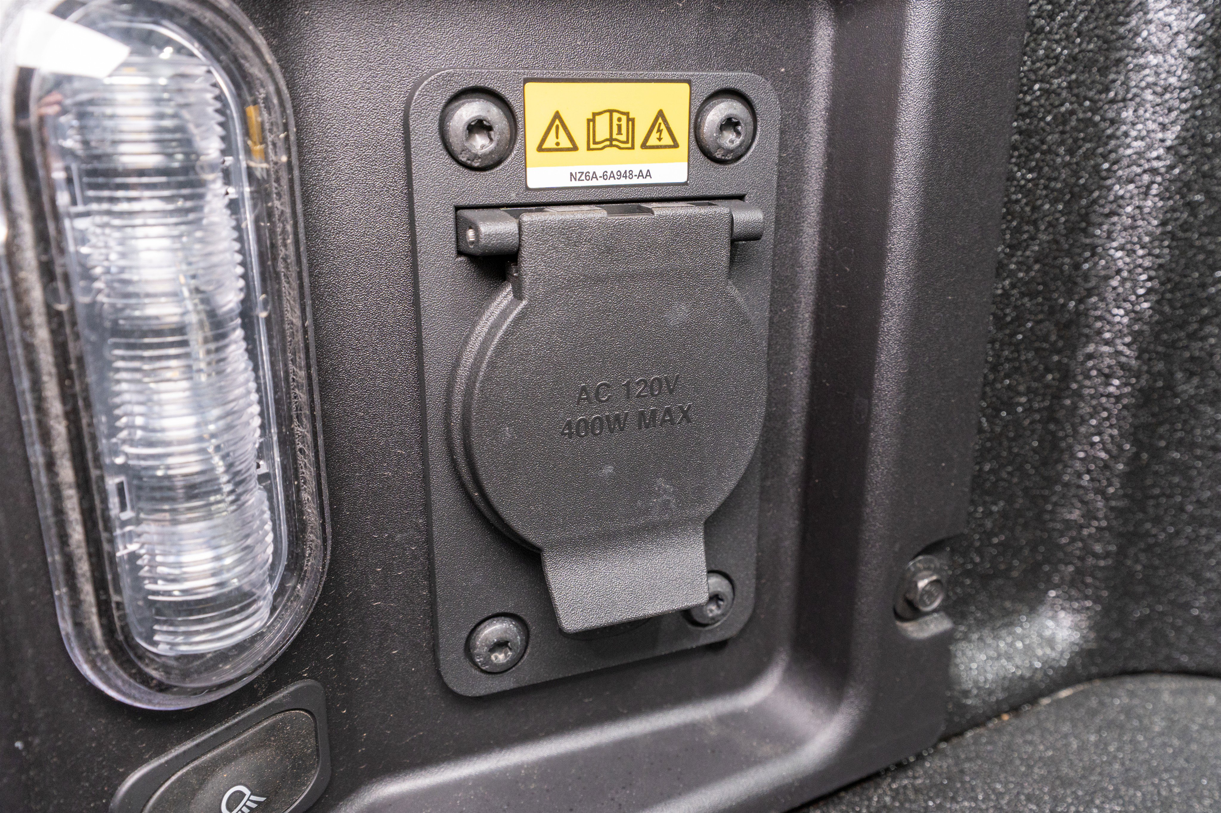 Used 2025 Ford Maverick Lariat w/ 4K Tow Package image 12