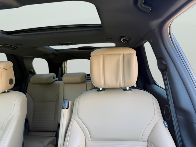Certified 2025 Land Rover Discovery Dynamic SE AWD/4WD image 16