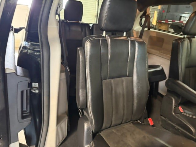 Certified 2020 Dodge Grand Caravan SXT FWD image 14
