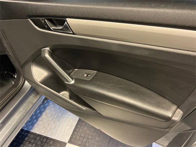 Used 2021 Volkswagen Passat 2.0T SE image 9