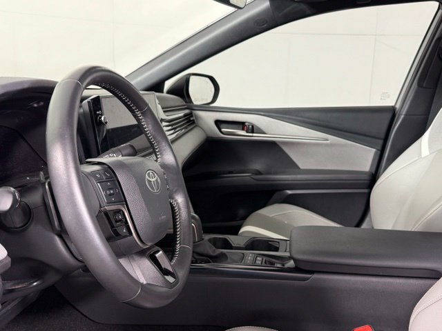 Used 2026 Toyota Camry SE w/ Multimedia Upgrade Package FWD image 6