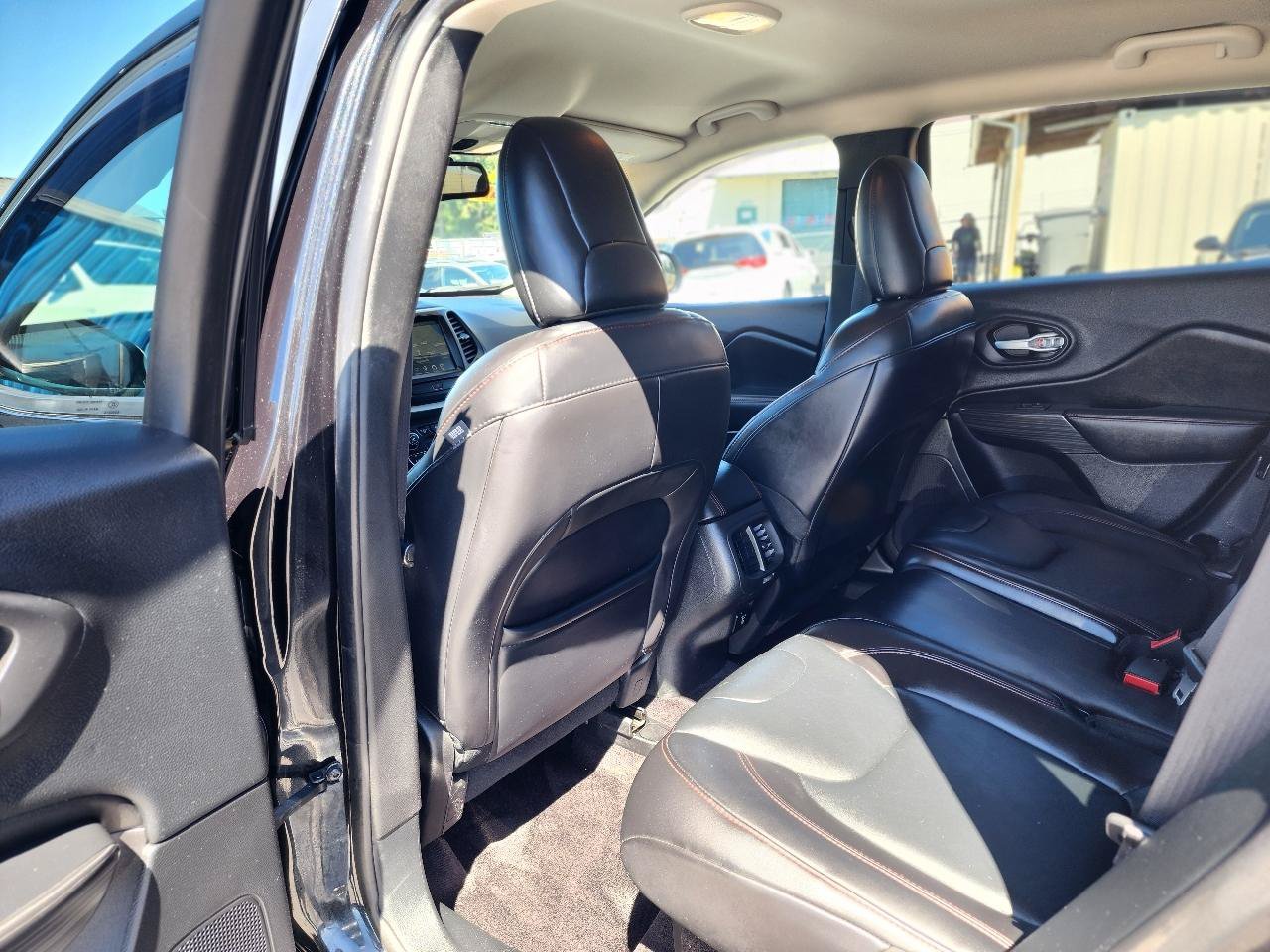 Used 2016 Jeep Cherokee Trailhawk w/ Leather Interior Group AWD/4WD image 22