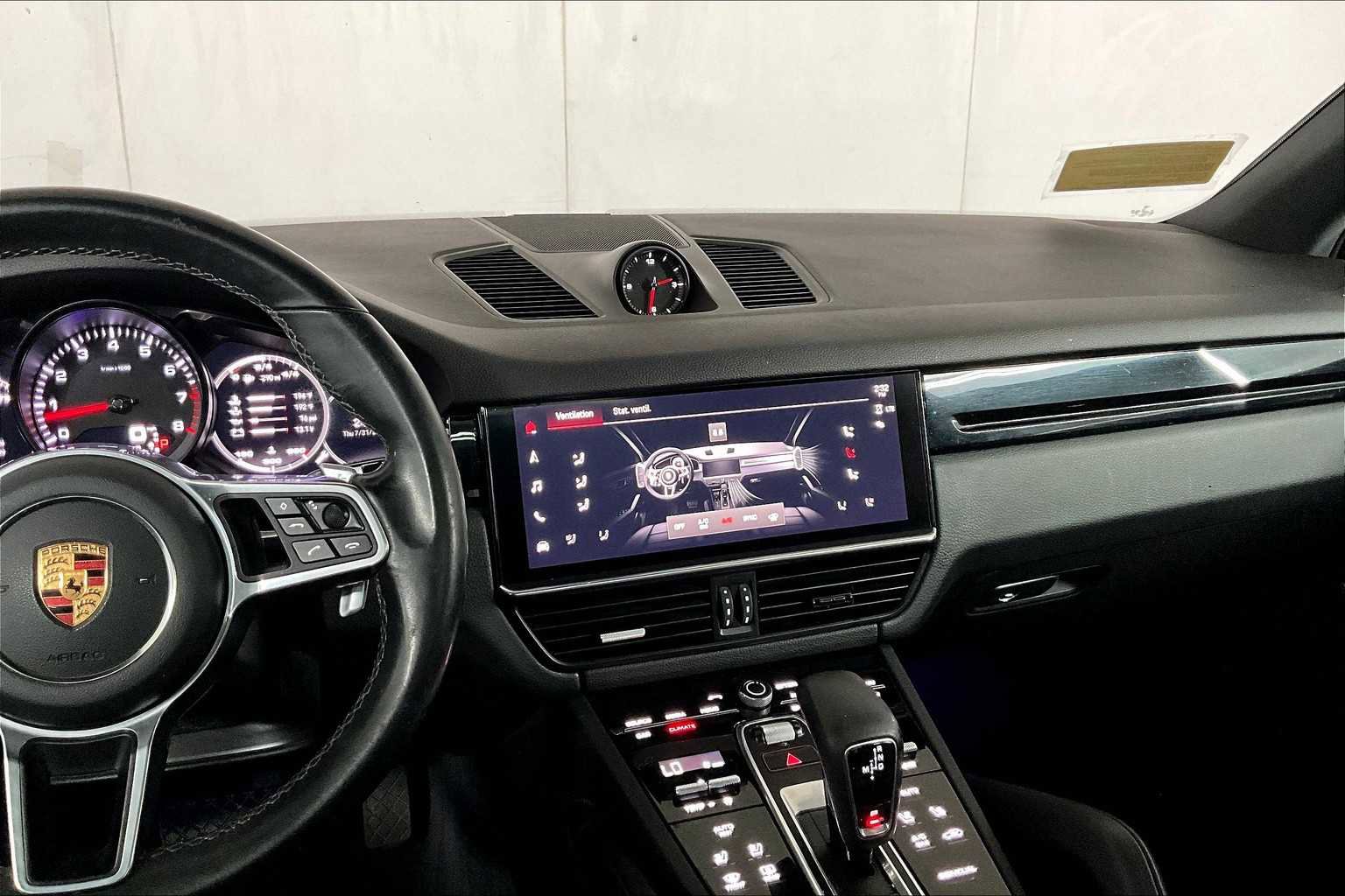 Used 2022 Porsche Cayenne image 11