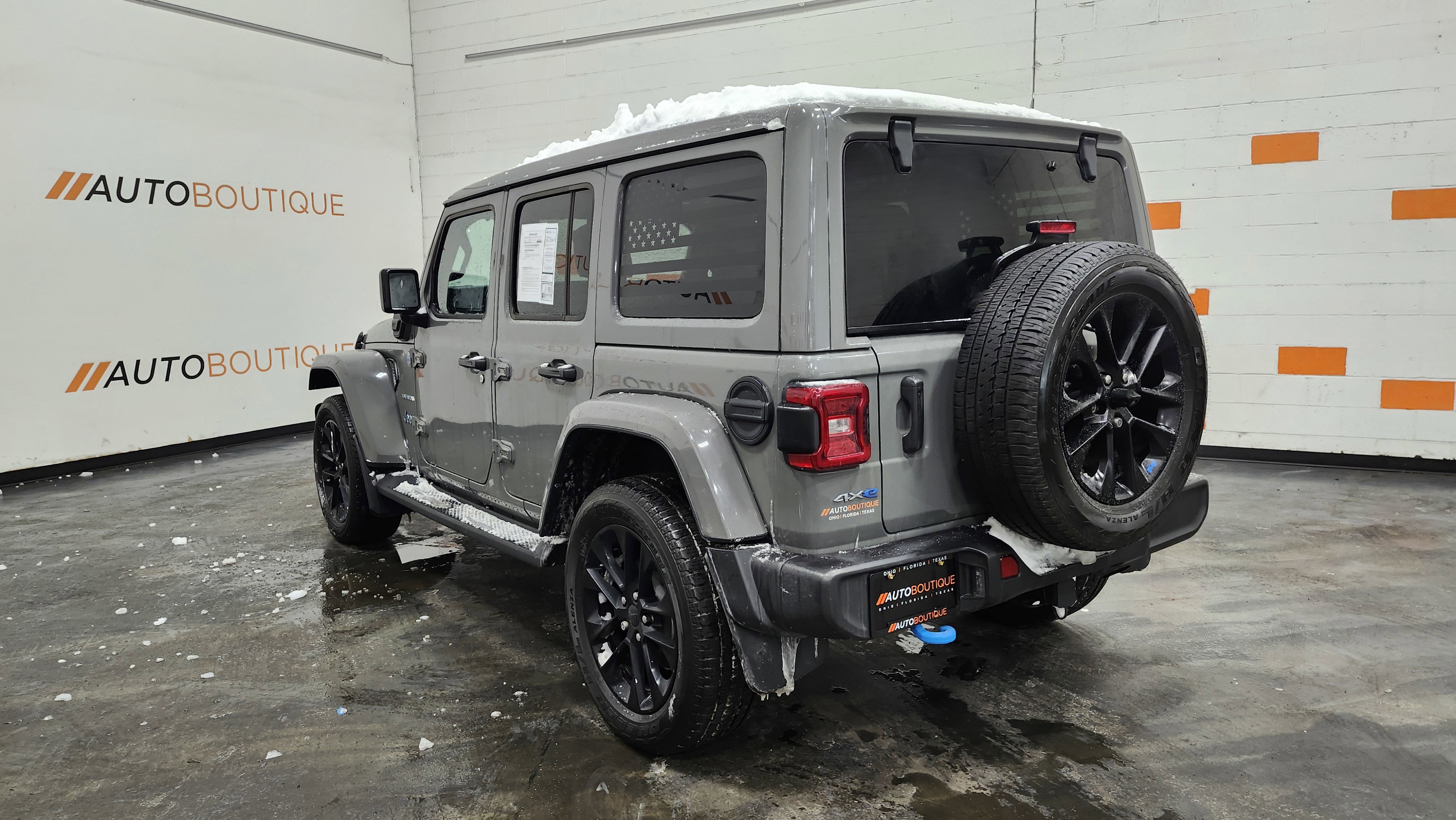Used 2022 Jeep Wrangler Unlimited Sahara w/ Cold Weather Group image 16
