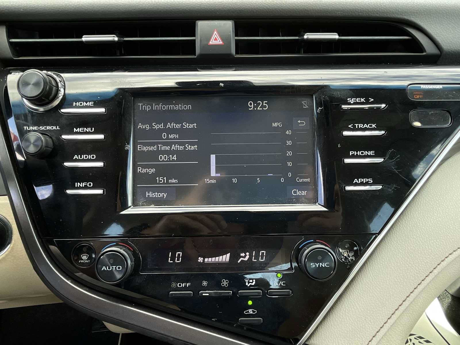 Used 2018 Toyota Camry XLE FWD image 17