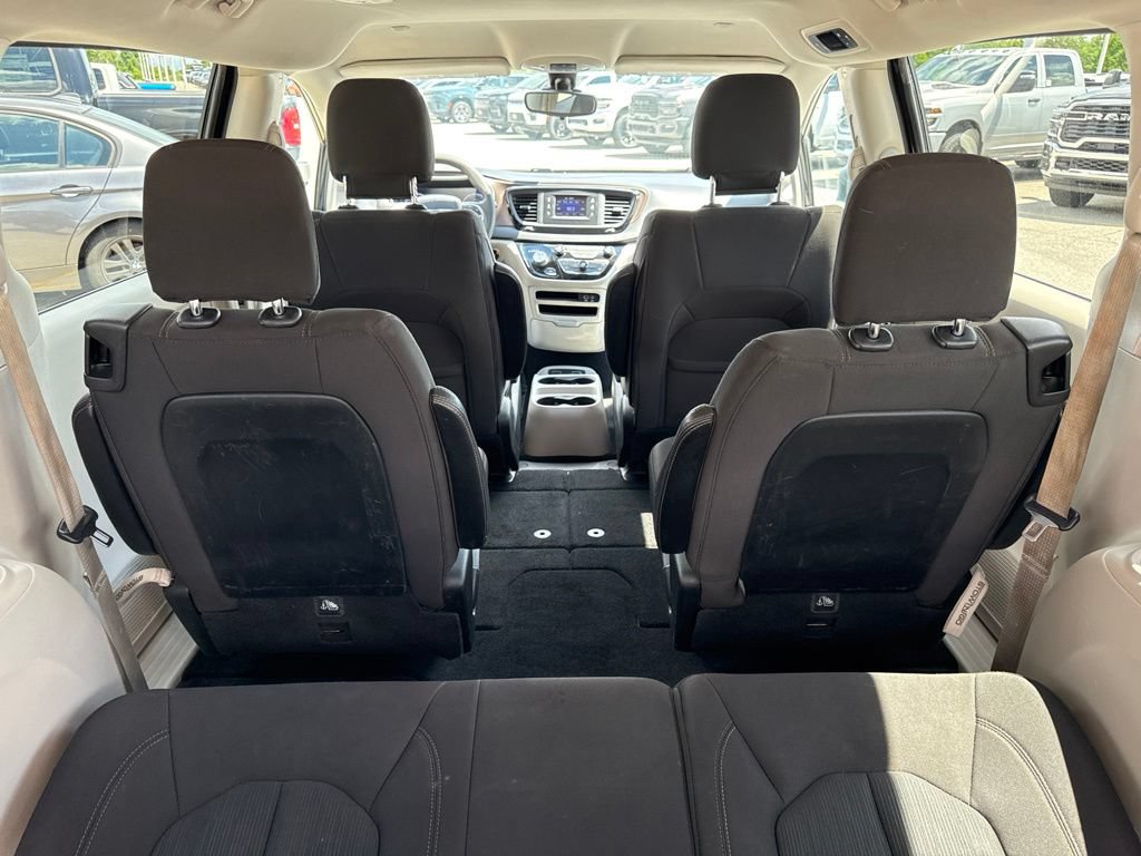 Used 2017 Chrysler Pacifica Touring FWD image 16