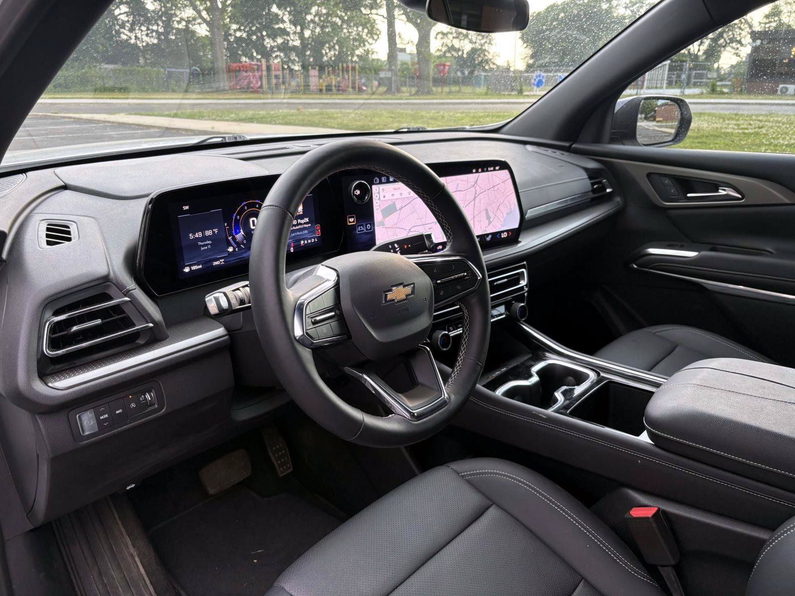 Used 2025 Chevrolet Traverse LT w/ Driver Confidence Package AWD/4WD image 13
