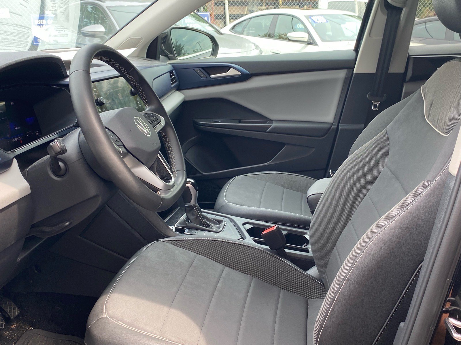 Certified 2023 Volkswagen Taos SE w/ Panoramic Sunroof Package FWD image 9