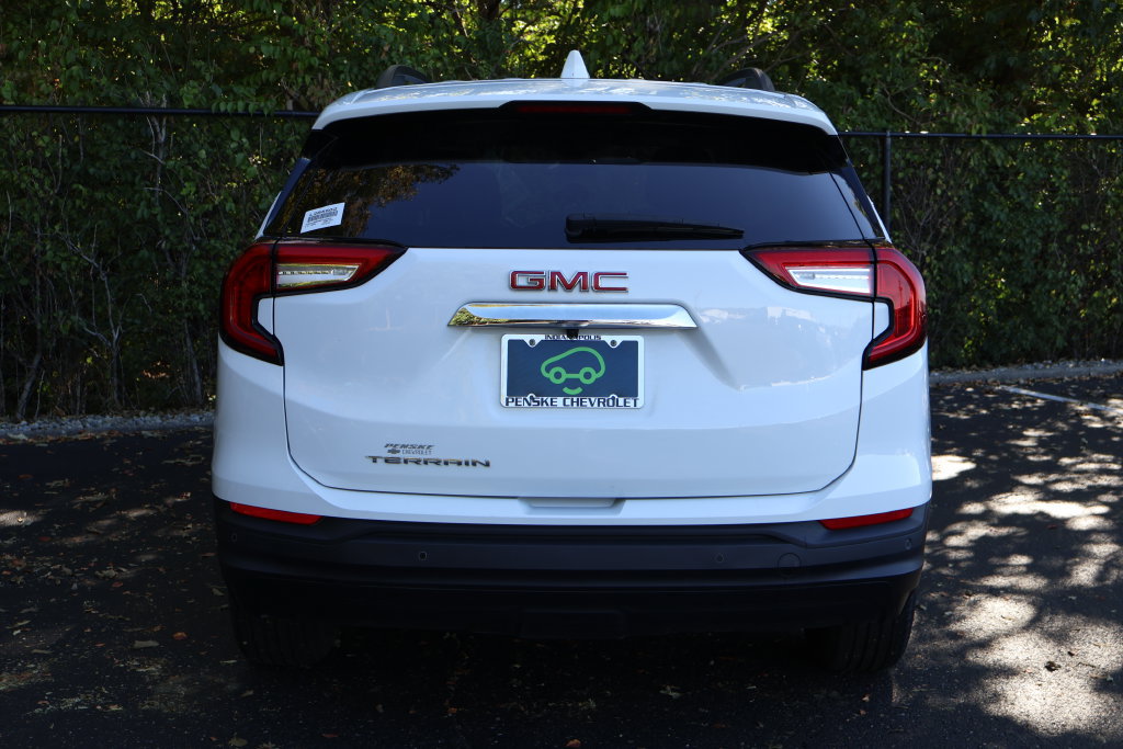 Certified 2023 GMC Terrain SLE w/ Driver Convenience Package FWD image 8