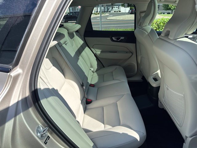 Certified 2024 Volvo XC60 T8 Plus w/ Climate Package AWD/4WD image 13