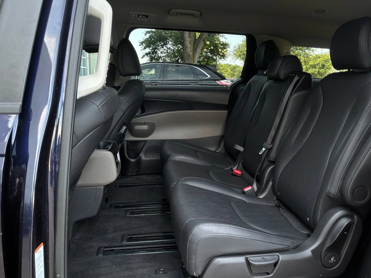 Used 2026 Kia Carnival FWD image 12