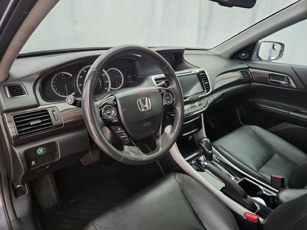 Used 2017 Honda Accord EX-L image 10