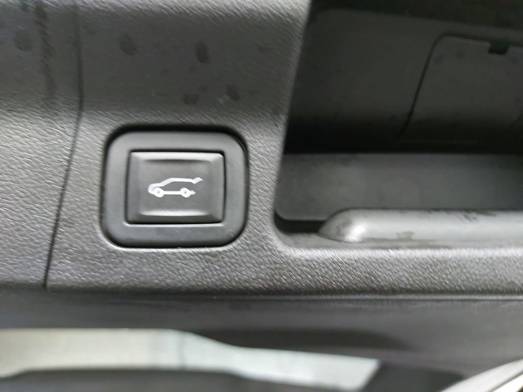 Used 2023 GMC Acadia SLE w/ Driver Convenience Package image 14