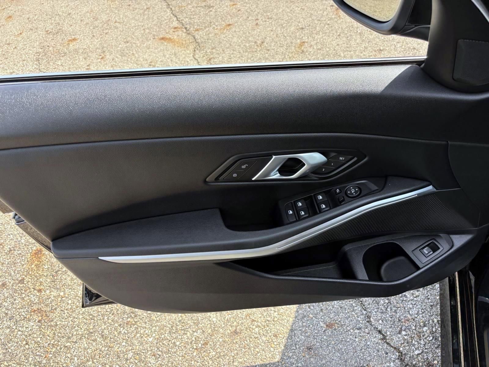 Used 2025 BMW 330i xDrive Sedan AWD/4WD image 11