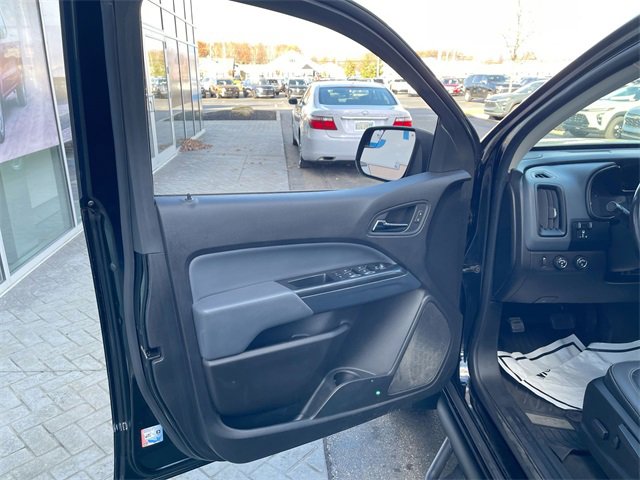 Used 2021 Chevrolet Colorado Z71 w/ Z71 Midnight Edition image 19