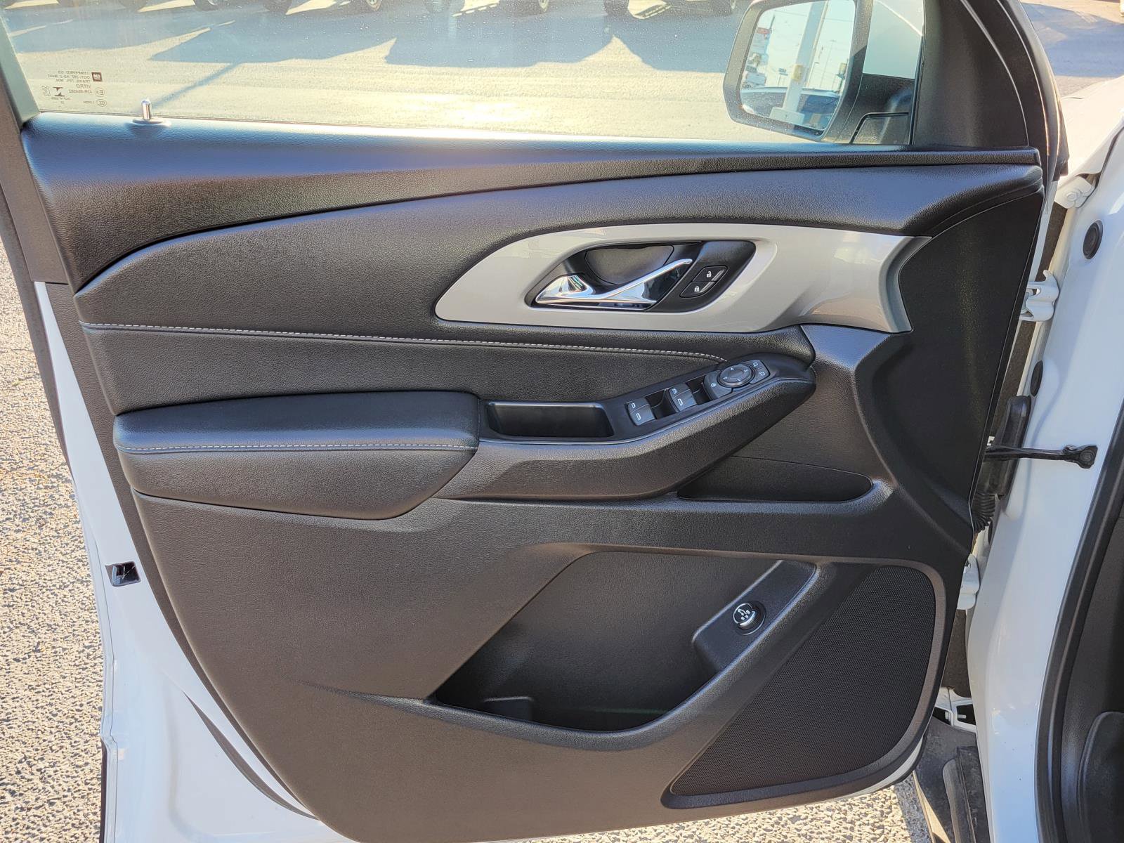 Used 2023 Chevrolet Traverse LT image 20