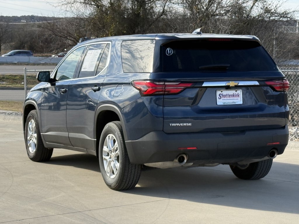 Used 2023 Chevrolet Traverse LS FWD image 4