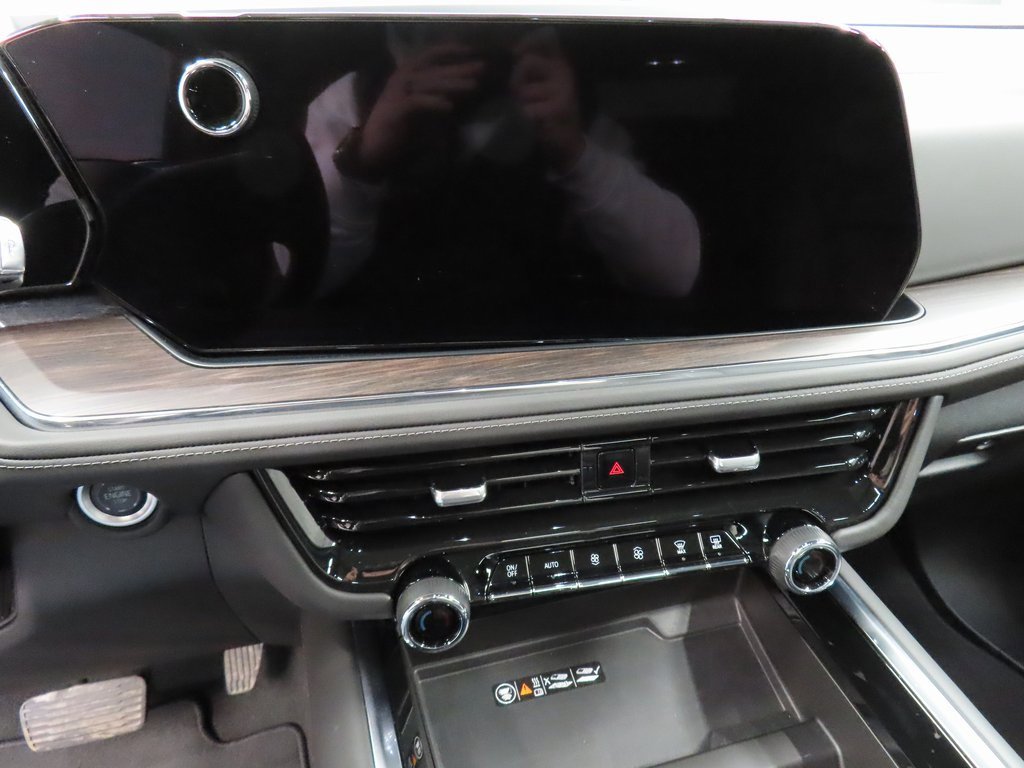 Used 2025 Chevrolet Suburban Z71 image 14