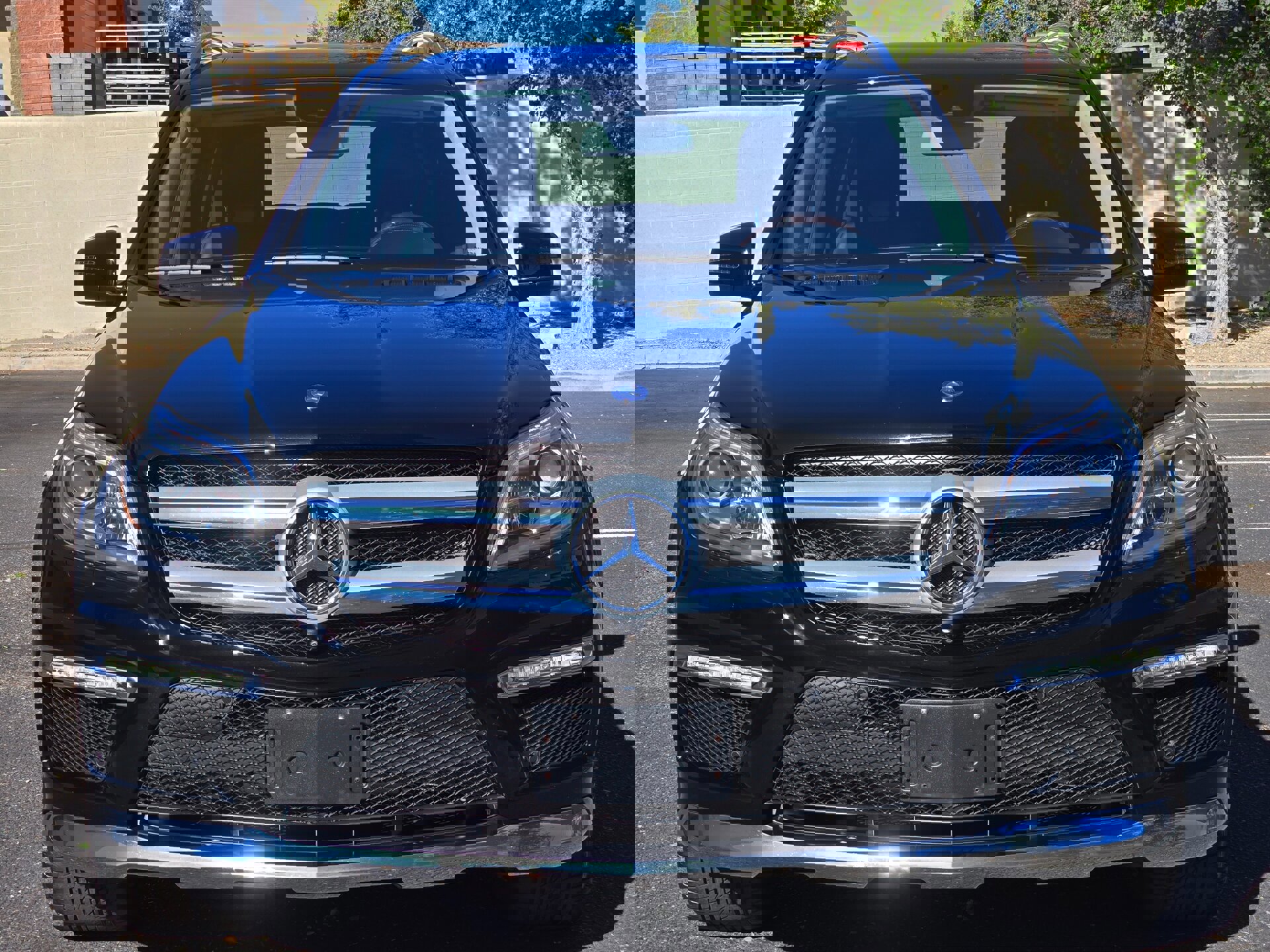 Used 2015 Mercedes-Benz GL 550 4MATIC image 2