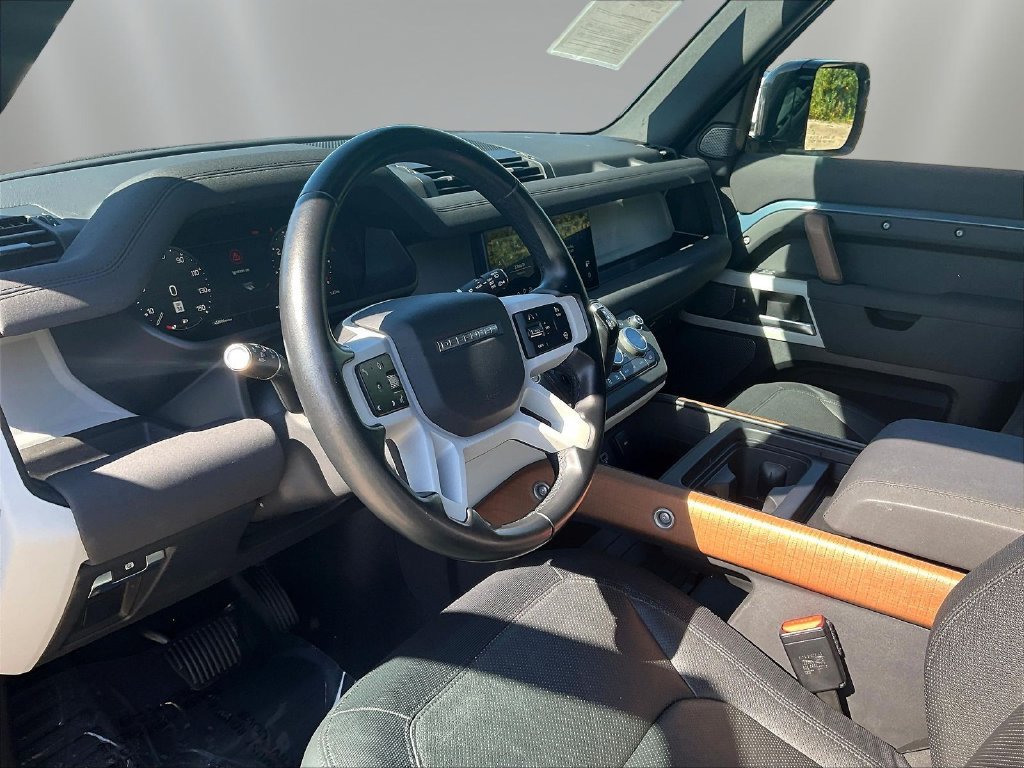 Used 2023 Land Rover Defender 110 X-Dynamic SE AWD/4WD image 17