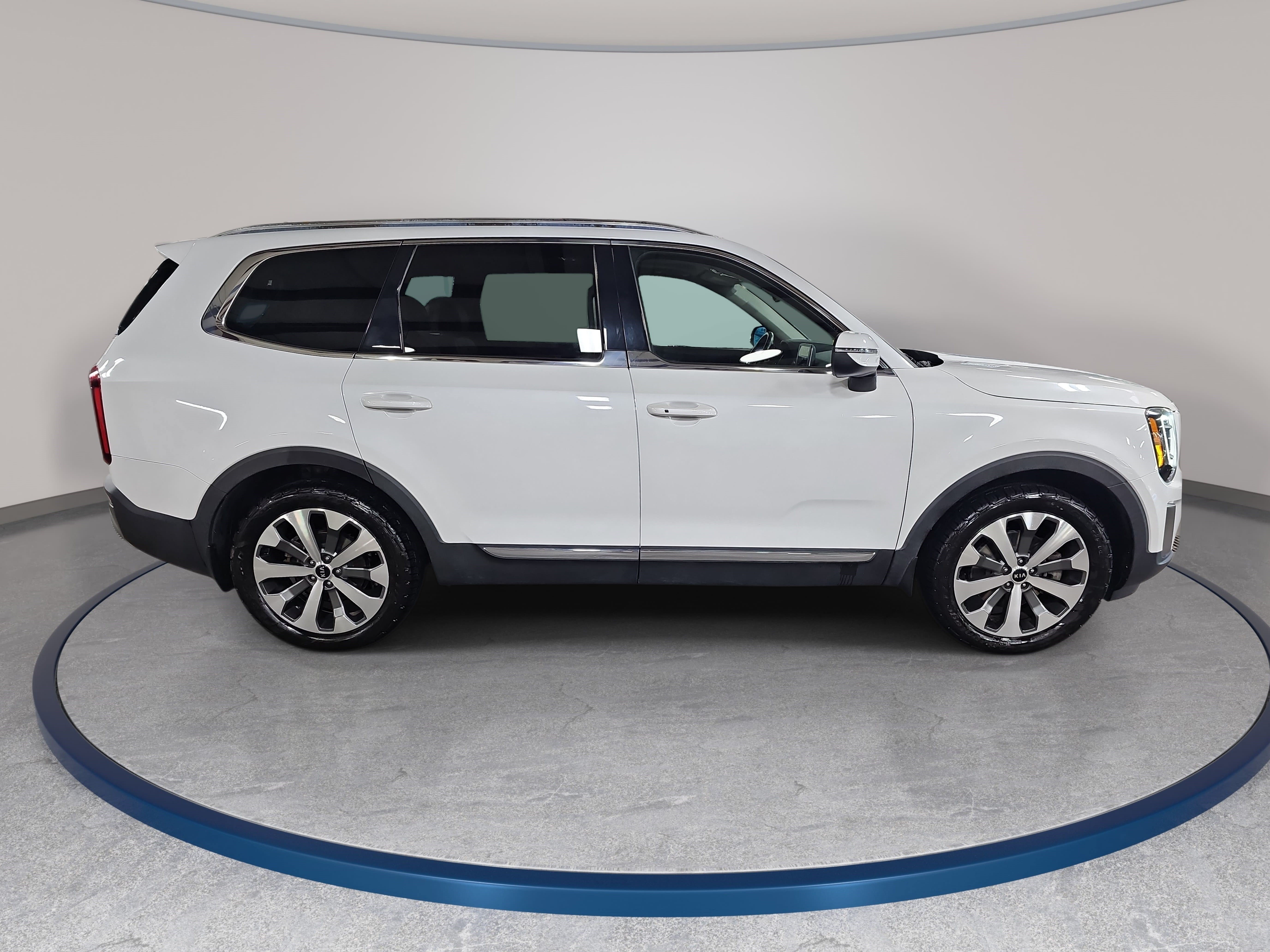 Used 2020 Kia Telluride EX w/ EX Premium Package AWD/4WD image 4