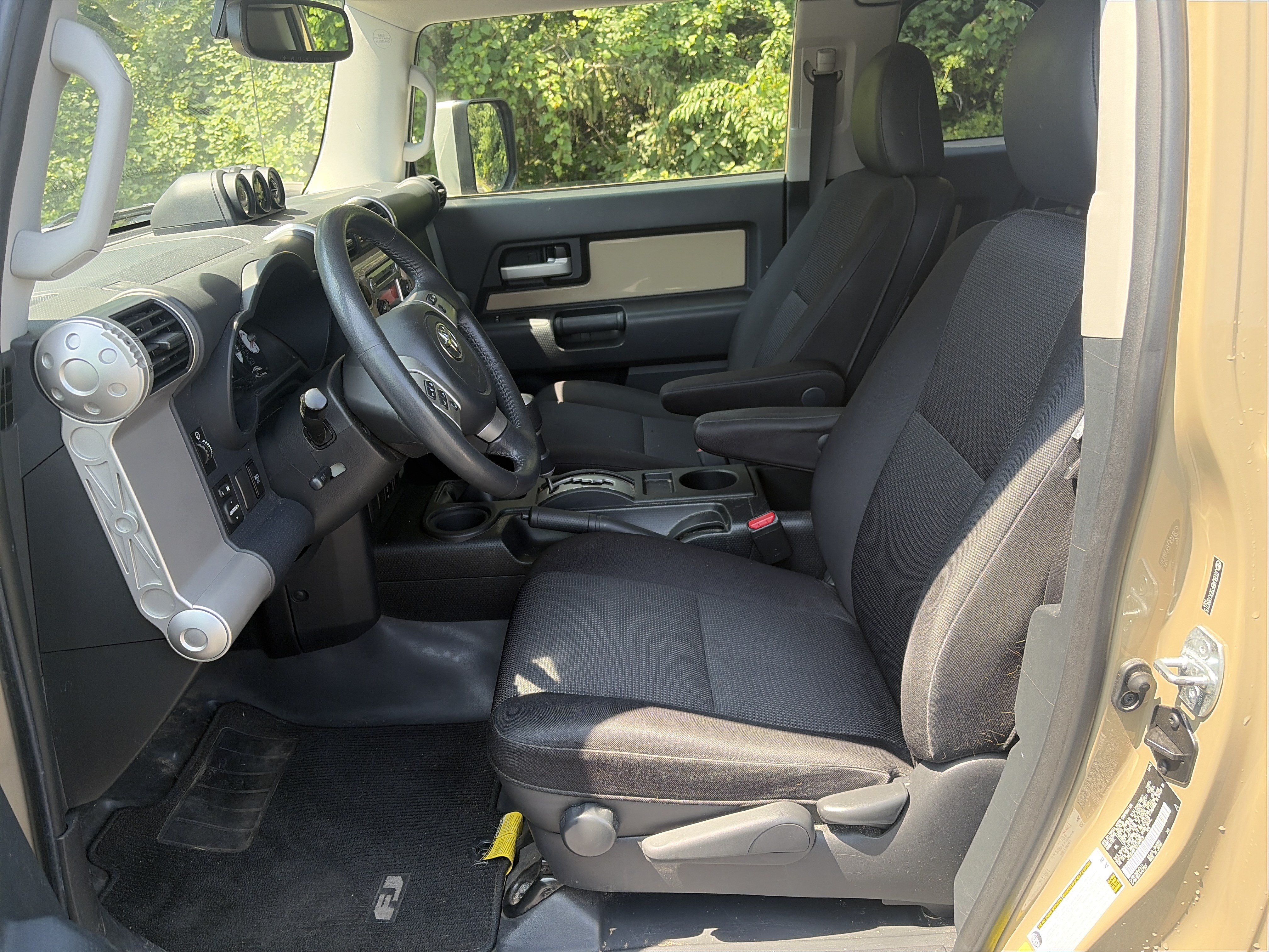 Used 2014 Toyota FJ Cruiser 4WD w/ Upgrade Package image 15