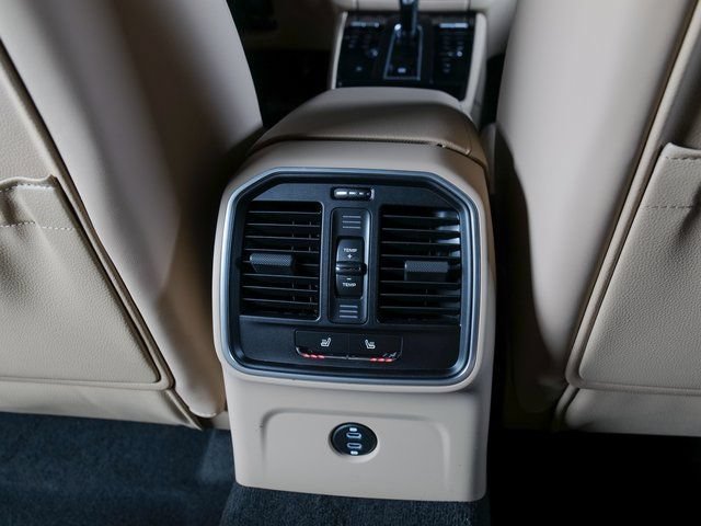Certified 2026 Porsche Macan AWD/4WD image 25