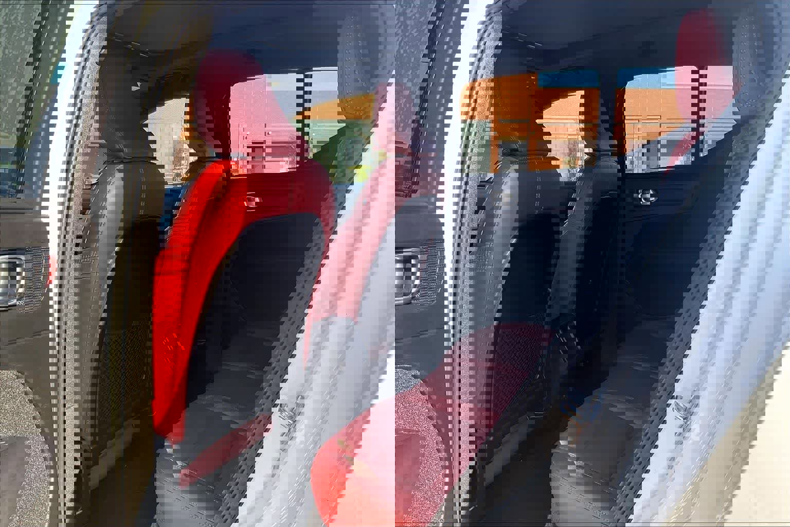 Used 2019 Volvo XC40 T5 Momentum image 12