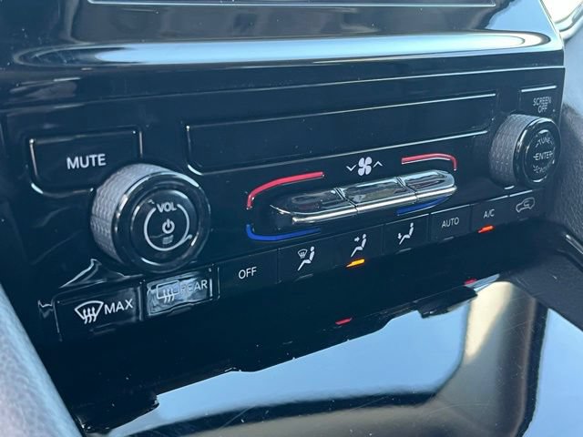 Used 2023 Jeep Grand Cherokee Laredo AWD/4WD image 17