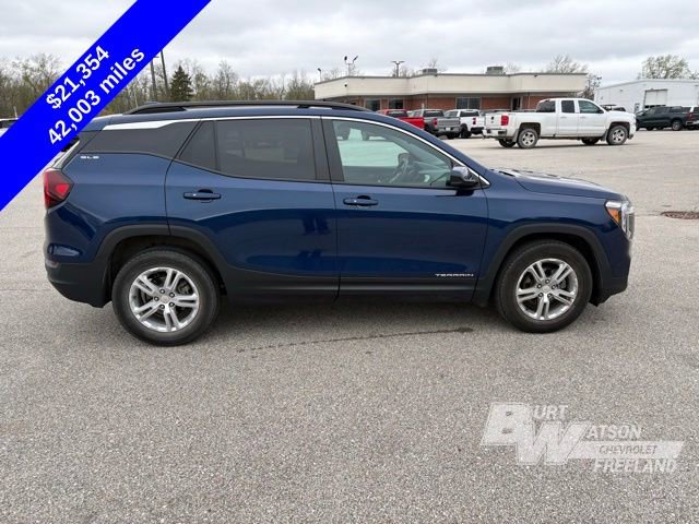 Used 2023 GMC Terrain SLE w/ Driver Convenience Package FWD image 8