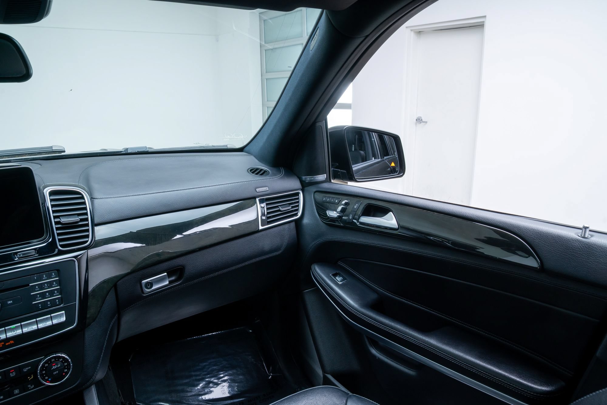 Used 2018 Mercedes-Benz GLS 550 4MATIC image 9